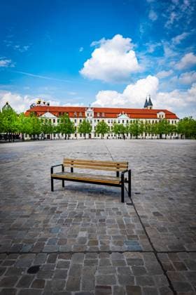 Magdeburg, Landeshauptstadt Bundesland Sachsen-Anhalt, der Domplatz, im Hintergrund der Landtag - 23.04.2025 Magdeburg *** Magdeburg, capital of the federal state of Saxony-Anhalt, the cathedral square, in the background the state parliament 23 04 2025 Magdeburg