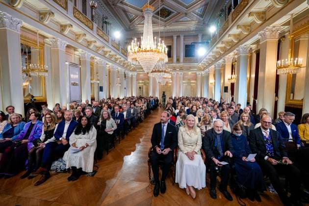 Fosse party at the Palace of Oslo 20250424 Crown Princess Mette Marit honors Nobel Laureate Jon Fosse with historys first Fosse Lecture and the Fosse Prize during a ceremony in the grand ballroom at the Palace The Crown Princess also awards the newly established Fosse Prize for translators to German Hinrich Schmidt Henkel Photo Heiko  Copyright: xHeikoxJungex xNTBx