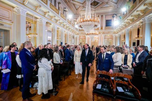 Fosse party at the Palace of Oslo 20250424 Crown Princess Mette Marit honors Nobel Laureate Jon Fosse with historys first Fosse Lecture and the Fosse Prize during a ceremony in the grand ballroom at the Palace The Crown Princess also awards the newly established Fosse Prize for translators to German Hinrich Schmidt Henkel Photo Heiko  Copyright: xHeikoxJungex xNTBx