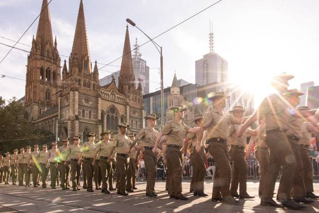 Bilder des Jahres 2025, News 04 April News Themen der Woche KW17 News Bilder des Tages ANZAC DAY MELBOURNE, Australian Defence Force (ADF) personnel partecipate in the Anzac Day March towards the Shrine Of Remembrance in Melbourne, Victoria, Friday, April 25, 2025. ( NO ARCHIVING, EDITORIAL USE ONLY, NO USE IN BOOKS WITHOUT CONSENT Melbourne Victoria Australia  Copyright: xDiegoxFedelex 20250425166892015240