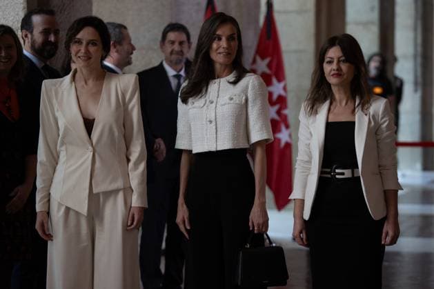 April 24, 2025, Madrid, Spain: Queen Letizia (C), the president of the Community of Madrid, Isabel Diaz Ayuso (L), and the Minister of Youth and Children, Sira Rego (R), attend the presentation ceremony for the 47th edition of the SM awards for children s and young adult literature El Barco de Vapor and Gran Angular at the Real Casa de Correos in Madrid. Madrid Spain - ZUMAs197 20250424_aaa_s197_266 Copyright: xDavidxCanalesx