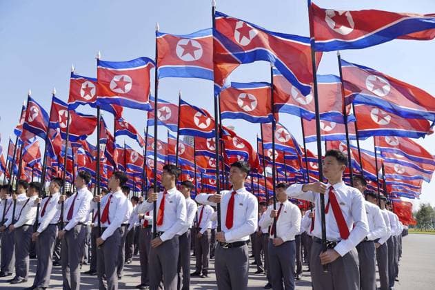 Bilder des Jahres 2025, News 04 April News Themen der Woche KW17 News Bilder des Tages 93rd anniv. of founding of Korean People s Revolutionary Army People line up with North Korean flags in Pyongyang on April 25, 2025, to celebrate the 93rd anniversary the same day of the founding of the Korean People s Revolutionary Army.  A14AA0004493232P