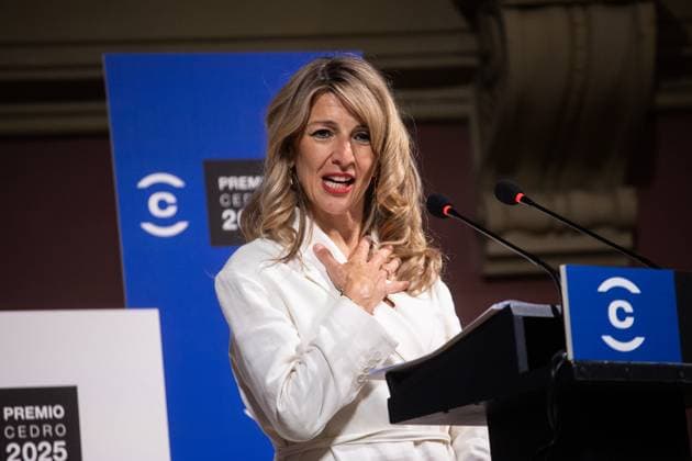 Yolanda Díaz closes the ceremony of the CEDRO Award to Manuel Rivas The Second Vice President and Minister of Labor and Social Economy, Yolanda Díaz, speaks during the closing ceremony of the CEDRO Award, on April 25, 2025, in Madrid Spain The CEDRO Award, which this year has received the writer and journalist Manuel Rivas, is awarded on the occasion of International Intellectual Property Day, with the aim of recognizing the career of a person or institution that stands out for defending culture in general and copyright in particular 25 APRIL 2025 AUTHOR AWARD CULTURE INTELLECTUAL PROPERTY Alejandro Martínez Vé Madrid Madrid Madrid Spain  Copyright: xAlejandroxMartinezxVÃ lezx 6675449