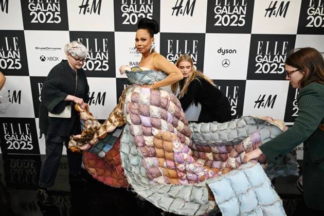 Bilder des Jahres 2025, Entertainment 04 April Entertainment Themen der Woche KW17 Entertainment Bilder des Tages STOCKHOLM, SVERIGE 20250425 Bea Szenfeld och Alice Bah Kuhnke anländer till Elle-galan pa Grand hotel pa fredagen. STOCKHOLM SVERIGE x10070x *** STOCKHOLM, SWEDEN 20250425 Bea Szenfeld and Alice Bah Kuhnke arrive at the Elle gala at the Grand hotel on Friday STOCKHOLM SWEDEN x10070x  Copyright: xJessicaxGow TTx ELLE GALAN 2025 kxoMIV4RlWQ