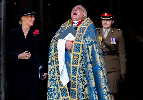 Bilder des Jahres 2025, Entertainment 04 April Entertainment Themen der Woche KW17 Entertainment Bilder des Tages The Duchess of Edinburgh attends Anzac Day service in London, UK, on 25th April, 2025 Westminster Abbey, London, UK. 25th April, 2025. The Duchess of Edinburgh leaves the annual Anzac Day Service of Commemoration and Thanksgiving at Westminster Abbey, accompanied by the Dean of Westminster, David Hoyle. Anzac Day has been observed in London since King George V attended the first service at Westminster Abbey in 1916 to mark the anniversary of the landings at Gallipoli in 1915. Since then, the services have become an important moment to commemorate all Australians and New Zealanders who lost their lives in conflict and recognise all those who have served. Anzac Day is commemorated as a public holiday in both Australia and New Zealand, with me  Copyright: xMalcolmxParkx xAvalonx 0992260352
