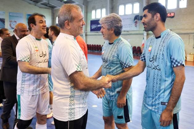 April 25, 2025, Tehran, Iran: Iranian President MASOUD PEZESHKIAN (C) participates in a football match to celebrate Iran Labor Week and honor the laborers of the nation, competing between the workers and veterans teams. Tehran Iran - ZUMAi98_ 20250425_zih_i98_006 Copyright: xIranianxPresidencyx