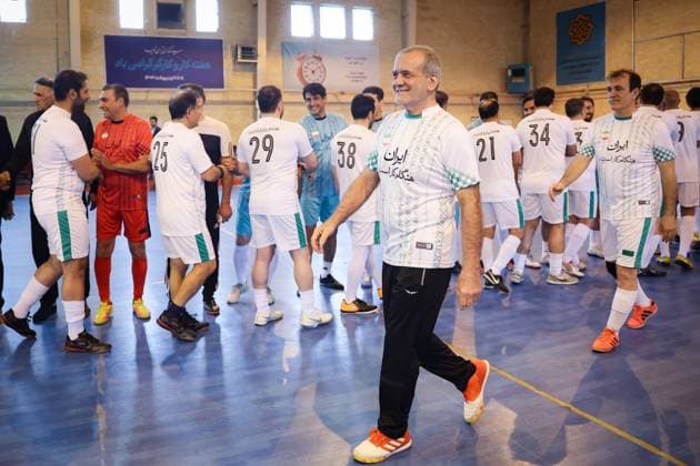 April 25, 2025, Tehran, Iran: Iranian President MASOUD PEZESHKIAN (C) participates in a football match to celebrate Iran Labor Week and honor the laborers of the nation, competing between the workers and veterans teams. Tehran Iran - ZUMAi98_ 20250425_zih_i98_007 Copyright: xIranianxPresidencyx
