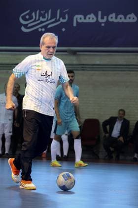 April 25, 2025, Tehran, Iran: Iranian President MASOUD PEZESHKIAN (C) participates in a football match to celebrate Iran Labor Week and honor the laborers of the nation, competing between the workers and veterans teams. Tehran Iran - ZUMAi98_ 20250425_zih_i98_011 Copyright: xIranianxPresidencyx