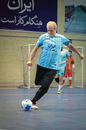 April 25, 2025, Tehran, Iran: Iranian President MASOUD PEZESHKIAN (C) participates in a football match to celebrate Iran Labor Week and honor the laborers of the nation, competing between the workers and veterans teams. Tehran Iran - ZUMAi98_ 20250425_zih_i98_017 Copyright: xIranianxPresidencyx