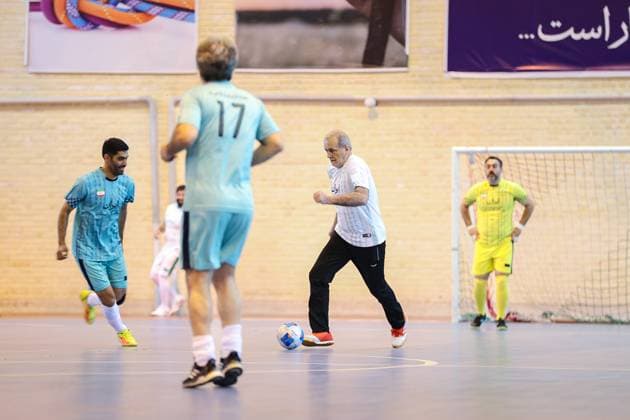 April 25, 2025, Tehran, Iran: Iranian President MASOUD PEZESHKIAN (C) participates in a football match to celebrate Iran Labor Week and honor the laborers of the nation, competing between the workers and veterans teams. Tehran Iran - ZUMAi98_ 20250425_zih_i98_020 Copyright: xIranianxPresidencyx