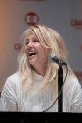 April 25, 2025, Calgary, Alberta, Canada: Heather Locklear makes a rare public appearance at the Calgary Comic and Entertainment Expo, greeting fans and celebrating her iconic television career. Calgary Canada - ZUMAr123 20250425_zap_r123_034 Copyright: xBadenxRothx
