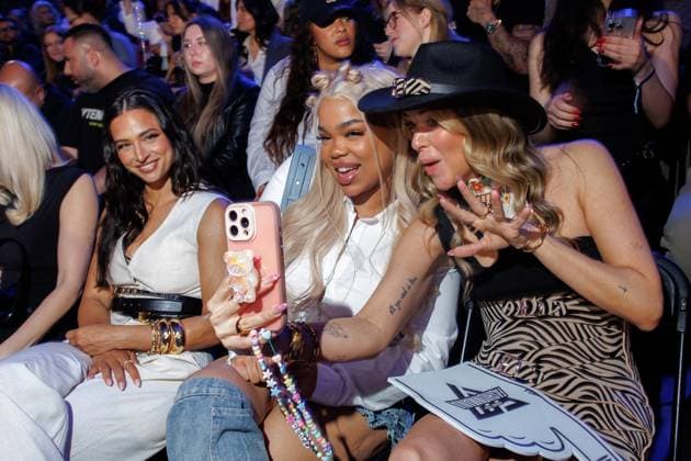 Fashion show ABOUT YOU Fashionmania Amira Pocher, Zoe Wees and Marina Hoermanseder at the ABOUT YOU Fashionmania by AYFW at the Uber Eats Music Hall on 25 April 2025 in Berlin Copyright: xEventpressxKochanx
