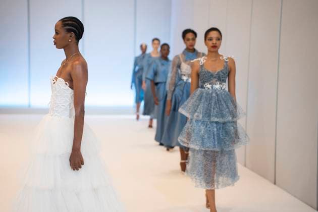 Bilder des Jahres 2025, Entertainment 04 April Entertainment Themen der Woche KW17 (250426) -- JOHANNESBURG, April 26, 2025 -- Models present creations during South African Fashion Week Spring Summer 2025 in Johannesburg, South Africa, on April 25, 2025. (Photo by Xinhua) SOUTH AFRICA-JOHANNESBURG-SOUTH AFRICAN FASHION WEEK IhsaanxHaffejee 