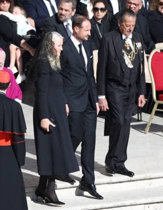 Royals Arrive For The Funeral of Pope Francis - Vatican Crown Princess Mette-Marit and Crown Prince Haakon of Norway attending Pope Francis funeral ceremony at St Peter s Square in The Vatican, on April 26, 2025. Photo by Raphael Lafargue ABACAPRESS.COM Vatican City Vatican (or Holy See)  Copyright: xLafarguexRaphael ABACAx