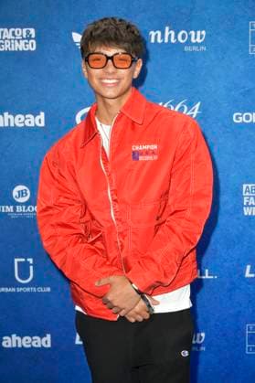 Noah Miguel at the ABOUT YOU Fashionmania by AYFW in the Uber Eats Music Hall Berlin, 25 04 2025 Foto:xM.xBehrensx xFuturexImagex about_you_5463