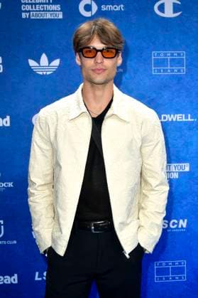 Arne Carlos Böttcher at the ABOUT YOU Fashionmania by AYFW in the Uber Eats Music Hall Berlin, 25 04 2025 Foto:xM.xBehrensx xFuturexImagex about_you_5471
