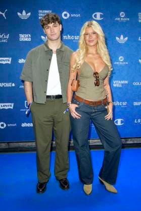 Jacob Bixenman with company at the ABOUT YOU Fashionmania by AYFW in the Uber Eats Music Hall Berlin, 25 04 2025 Foto:xM.xBehrensx xFuturexImagex about_you_5474