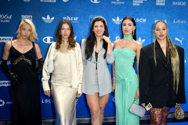 Guest, Theonlymariwn, Stela Passari, Cholidouu and Stella Anesiadou at the ABOUT YOU Fashionmania by AYFW at the Uber Eats Music Hall Berlin, 25 04 2025 Foto:xM.xBehrensx xFuturexImagex about_you_5487