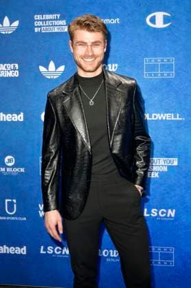 Linus Weber at the ABOUT YOU Fashionmania by AYFW in the Uber Eats Music Hall Berlin, 25 04 2025 Foto:xM.xBehrensx xFuturexImagex about_you_5528