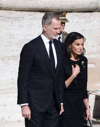 Royals Arrive For The Funeral of Pope Francis - Vatican King Felipe and Queen Letizia of Spain attending Pope Francis funeral ceremony at St Peter s Square in The Vatican, on April 26, 2025. Photo by Raphael Lafargue ABACAPRESS.COM Vatican City Vatican (or Holy See)  Copyright: xLafarguexRaphael ABACAx