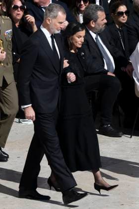April 26, 2025, Rome, Italy: Spain s King Felipe VI and Queen Letizia arrive for the Esequial Mass of the Pope Francis at St. Peter s square, Vatican City, April 26, 2025. Rome Italy  - ZUMAi110 20250426_zna_i110_029 Copyright: xAndreaxStacciolix