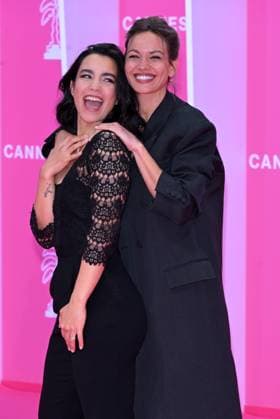 Bilder des Jahres 2025, Entertainment 04 April Entertainment Bilder des Tages Cannes - 8th Canneseries International Festival - 3rd Pink carpet - Lina El Arabi, Antonia Desplat  Copyright: xAlbertoxTerenghi Ipax xipa-agency.netx xAlbertoxTerenghix IPA_Agency_IPA56945270