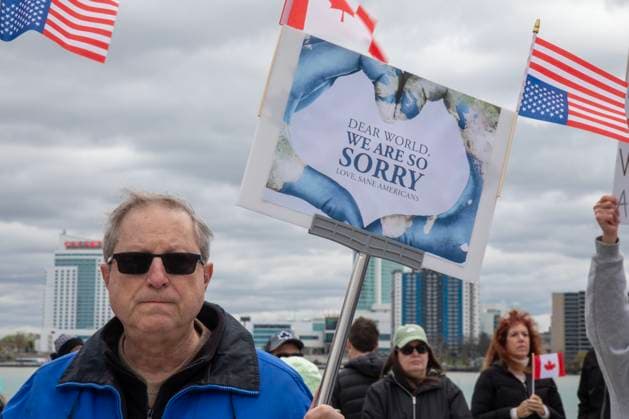 News Bilder des Tages April 26, 2025, Detroit, Michigan, USA: Detroit, Michigan USA - 26 April 2025 - A Bridging Our Friendship rally on the banks of the Detroit River pushes back at the anti-Canada attitude of the Trump Administration. A similar rally took place acress the river in Windsor, Ontario, and at other border crossings in Michigan and Ontario. Detroit USA - ZUMAw66_ 20250426_zaf_w66_005 Copyright: xJimxWestx