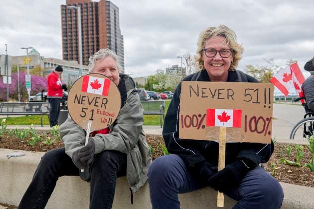 US-Canada Border Solidarity Rally Canadians gather at the Detroit River waterfront in Windsor, Ontario, during the Bridging Our Friendship solidarity rally with Detroit residents on April 26, 2025. The cross-border demonstration promoted US-Canada alliances while protesting the policies of President Donald Trump. Windsor Ontario Canada Copyright: xDominicxGwinnx