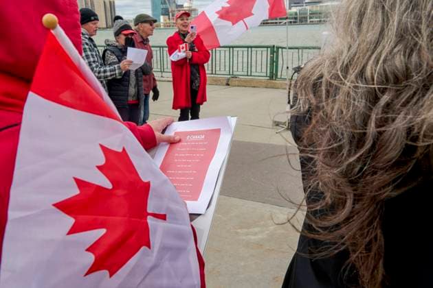 US-Canada Border Solidarity Rally Canadians gather at the Detroit River waterfront in Windsor, Ontario, during the Bridging Our Friendship solidarity rally with Detroit residents on April 26, 2025. The cross-border demonstration promoted US-Canada alliances while protesting the policies of President Donald Trump. Windsor Ontario Canada Copyright: xDominicxGwinnx