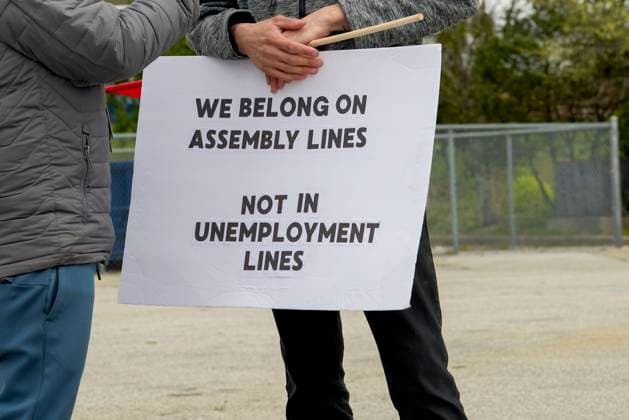 US-Canada Border Solidarity Rally Canadians gather at the Detroit River waterfront in Windsor, Ontario, during the Bridging Our Friendship solidarity rally with Detroit residents on April 26, 2025. The cross-border demonstration promoted US-Canada alliances while protesting the policies of President Donald Trump. Windsor Ontario Canada Copyright: xDominicxGwinnx