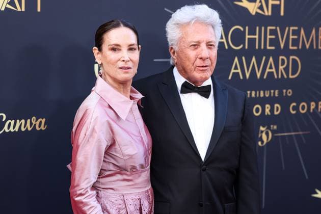 50th Annual AFI Life Achievement Award 2025 Honoring Francis Ford Coppola Lisa Hoffman and husband Dustin Hoffman arrive at the 50th Annual AFI (American Film Institute) Life Achievement Award Honoring Francis Ford Coppola held at the Dolby Theatre in Hollywood, Los Angeles, California, United States. Dolby Theatre, Hollywood, Los Angeles, California, USA California United States  Copyright: xImagexPressxAgencyx originalFilename: collin-50thannu250427_np4pm.jpg