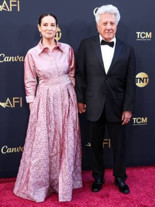 50th Annual AFI Life Achievement Award 2025 Honoring Francis Ford Coppola Lisa Hoffman and husband Dustin Hoffman arrive at the 50th Annual AFI (American Film Institute) Life Achievement Award Honoring Francis Ford Coppola held at the Dolby Theatre in Hollywood, Los Angeles, California, United States. Dolby Theatre, Hollywood, Los Angeles, California, USA California United States  Copyright: xImagexPressxAgencyx originalFilename: collin-50thannu250427_npaH9.jpg