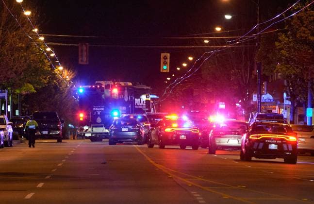Bilder des Jahres 2025, News 04 April News Themen der Woche KW17 News Bilder des Tages (250427) -- VANCOUVER, April 27, 2025 -- This photo taken on April 27, 2025 shows police vehicles at the site of a car striking incident in Vancouver, Canada. Nine people have been confirmed dead after a driver drove into a crowd at a street festival in Vancouver, Canada, on Saturday evening, local police said on Sunday. (Photo by Xinhua) PhotoFlash 9 people killed in Vancouver street festival as car driven into crowd LiangxSen 