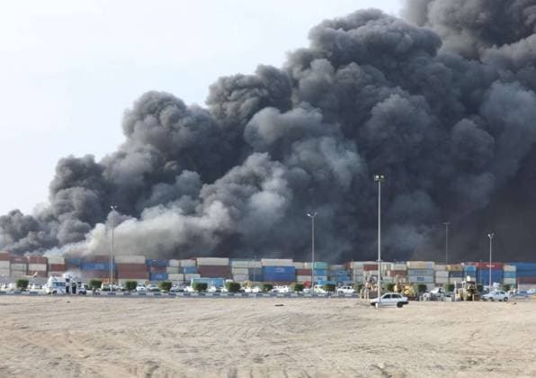Bilder des Jahres 2025, News 04 April News Themen der Woche KW17 News Bilder des Tages (250427) -- TEHRAN, April 27, 2025 -- Smoke rises after a massive explosion rocked Shahid Rajaee Port in Bandar Abbas of Hormozgan province, Iran, April 26, 2025. At least 14 people were killed and 750 others injured on Saturday after a massive explosion rocked Shahid Rajaee Port in the city of Bandar Abbas in southern Iran s Hormozgan province, local media reported. (Mehr News Agency Handout via Xinhua) (SpotNews)IRAN-HORMOZGAN-PORT BLAST ShaxDati 