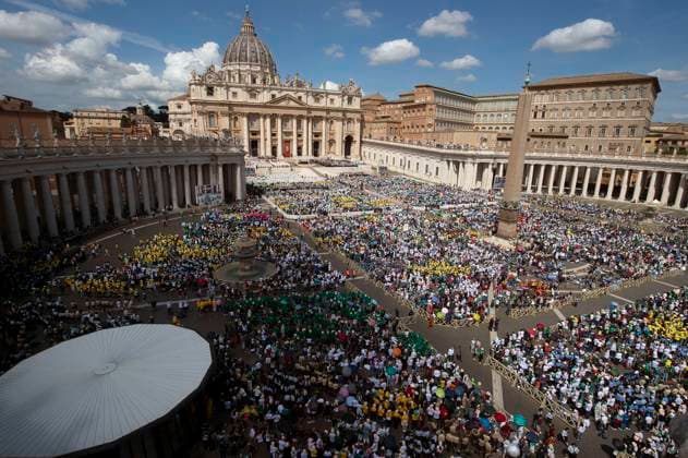 Bilder des Jahres 2025, News 04 April News Themen der Woche KW17 News Bilder des Tages ITALY - MASS PRESIDED BY VATICAN SEGRETARY OF STATE CARDINAL PIETRO PAROLIN AT THE VATICAN - 2025 4 27 Italy, Rome,Vatican 2025 4 27 mass presided by Vatican Secretary of State, Cardinal Pietro Parolin, on the second of nine days of mourning for late Pope Francis, in St. Peter s Square, at the Vatican. . EDITORIAL USE ONLY - NO BOOKS Copyright: xALESSIAxGIULIANIx