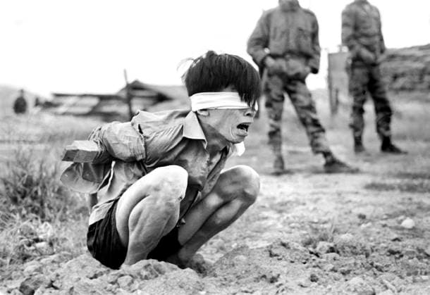 Archivbilder der Woche KW17 Viet Cong prisoner awaiting interrogation at A-109 Special Forces Detachment, Thuong Duc, South Vietnam, U.S. Army Signal Corps, January 23, 1967  Copyright: xCircaxImagesx ghi-circa13383