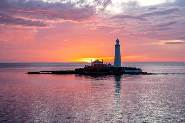 From Blue Hour to Sunrise, the sky was amazing this morning over Saint Mary s Lighthouse in Whitley Bay Where: United Kingdom When: 28 Apr 2025 Credit: John Fatkin Cover Images EDITORIAL USE ONLY. NOT FOR USE BY NEWSPAPERS BASED IN THE UK. Copyright: xx coverimg54698359