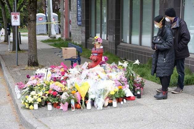 April 28, 2025, Vancouver, Vancouver, Bc, Canada: A flower memorial is seen near the scene where a car drove into a crowd of people during the Lapu Lapu Festival on April 27, 2025, in Vancouver, Canada. Police said a 30-year-old man drove his car into a crowd at a Filipino street festival, killing at least eleven people and injuring multiple others. ( ) Vancouver Canada - ZUMAp175 1061482954st Copyright: xTomazxJr Pximagesx
