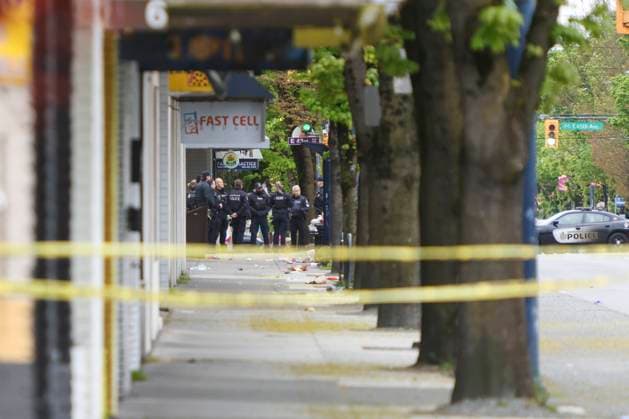 News Bilder des Tages April 28, 2025, Vancouver, Vancouver, Bc, Canada: Police tape hangs across the street on 41st and Fraser in Vancouver on April 28, 2025, two days after a car drove into a crowd during the Lapu Lapu Festival. Police said a 30-year-old man drove his car into a crowd at a Filipino street festival, killing at least eleven people and injuring multiple others. ( ) Vancouver Canada - ZUMAp175 1061482961st Copyright: xTomazxJr Pximagesx