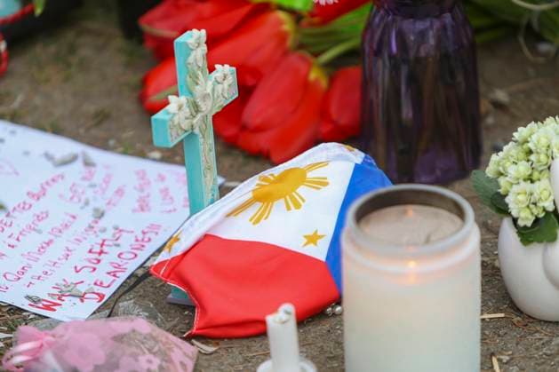 April 28, 2025, Vancouver, Vancouver, Bc, Canada: A flower memorial is seen near the scene where a car drove into a crowd of people during the Lapu Lapu Festival on April 27, 2025, in Vancouver, Canada. Police said a 30-year-old man drove his car into a crowd at a Filipino street festival, killing at least eleven people and injuring multiple others. ( ) Vancouver Canada - ZUMAp175 1061483010st Copyright: xTomazxJr Pximagesx