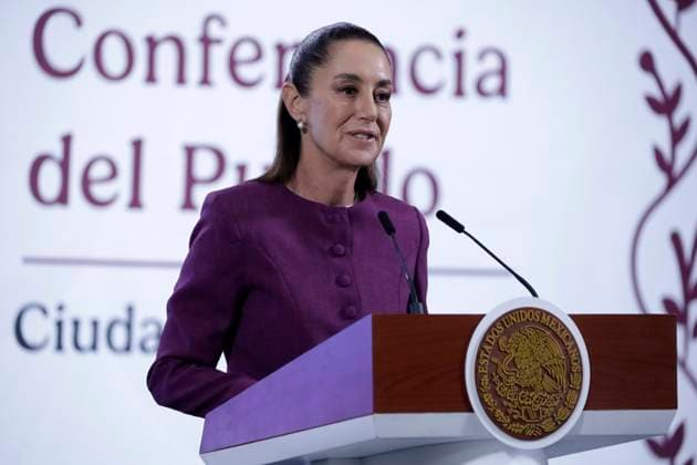 News Bilder des Tages Mexico s President, Claudia Sheinbaum Pardo speaks during a briefing conference about the economic and workforce importance of Mexicans in the United States at National Palace. on April 28, 2025 in Mexico City, Mexico. Mexico City Mexico - ZUMAe321 20250428_zia_e321_004 Copyright: xLuisxBarronx