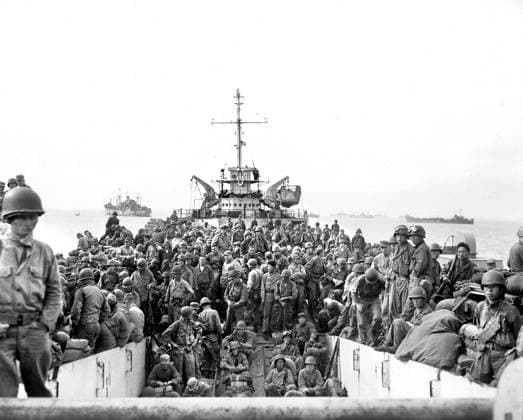 September 18, 1950, Incheon, South Korea: Troops of U.S. 31st Infantry Regiment aboard LST s, landing at Inchon Harbor, Korea, U.S. Army Signal Corps, September 18, 1950 Incheon South Korea - ZUMAg145 19500918_aza_g145_001 Copyright: xJTxVintagex