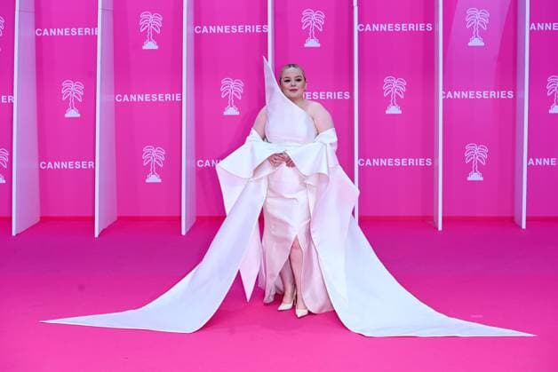 Entertainment Themen der Woche KW18 Entertainment Bilder des Tages Cannes, France: Cannes - 8th Canneseries International Festival - 5th Pink Carpet - Nicola Coughlan Cannes France  - ZUMAp169 20250428_zea_p169_1039 Copyright: xAlbertoxTerenghi Ipax