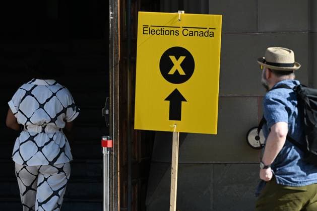 2025 Federal Election In Canada OTTAWA, CANADA APRIL 28: People arrive at a polling station to cast their ballots on federal election day in Ottawa, Ontario, Canada, on April 28, 2025. Edmonton Canada  Copyright: xArturxWidakx originalFilename: widak-2025fede250428_np8S0.jpg