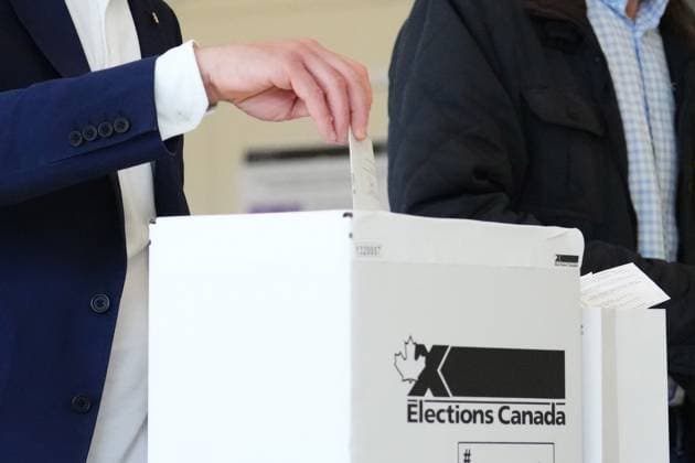 April 28, 2025, Ottawa, On, Canada: Liberal Leader Mark Carney casts his vote in Ottawa on Monday, April 28, 2025. Ottawa Canada  - ZUMAc35_ 20250428_zaf_c35_064 Copyright: xSeanxKilpatrickx