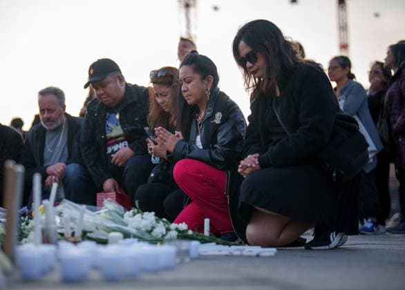 April 28, 2025, Ottawa, On, Canada: People pray during a vigil for the victims of an attack that killed 11 people at a Vancouver Lapu Lapu festival, in Ottawa, on Monday, April 28, 2025. A person drove a car into a crowd of people at the festival in Vancouver on Saturday April 26, 2025. Ottawa Canada  - ZUMAc35_ 20250428_zaf_c35_080 Copyright: xChrisxTanouyex