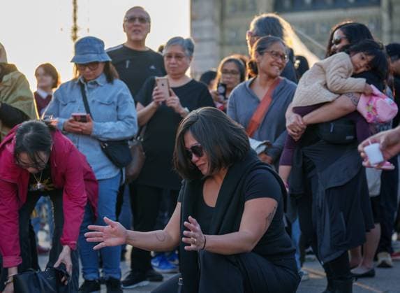April 28, 2025, Ottawa, On, Canada: People pray during a vigil for the victims of an attack that killed 11 people at a Vancouver Lapu Lapu festival, in Ottawa, on Monday, April 28, 2025. A person drove a car into a crowd of people at the festival in Vancouver on Saturday April 26, 2025. Ottawa Canada  - ZUMAc35_ 20250428_zaf_c35_085 Copyright: xChrisxTanouyex