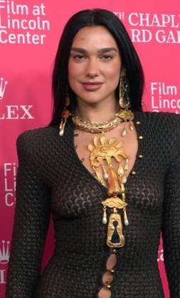 April 28, 2025, New York, New York, USA: DIUA LIPA attends the 50th Chaplin Award Gala celebrating Pedro Almodovar, .presented by Film at Lincoln Center.Alice Tully Hall, Lincoln Center,.New York City.April 28, 2025. New York USA - ZUMAms4_ 20250428_faf_ms4_001 Copyright: xSoniaxMoskowitzxGordonx
