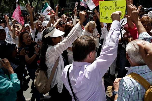April 28, 2025, Mexico, Cdmx, Mexico: Outside the Senate of the Republic, protesters speak out against censorship and in favor of freedom of expression and information. This is due to a law that President CLAUDIA SHEINBAUM intends to implement. The president herself clarified that it is a bill to prohibit foreign ideological or political propaganda in Mexico. Mexico Mexico - ZUMAp204 20250428_zip_p204_013 Copyright: xJosuexPerezx
