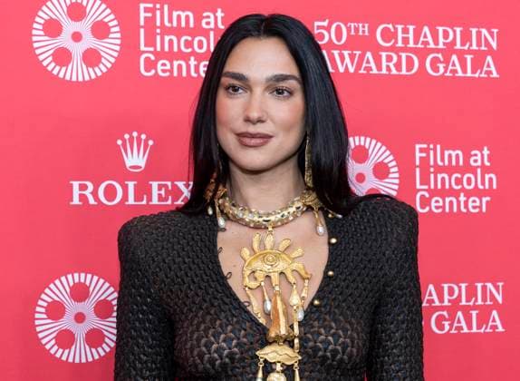 April 28, 2025, New York, New York, USA: Dua Lipa attends 50th Chaplin Award Gala celebrating Pedro Almodovar to benefit Film at Lincoln Center at Alice Tully Hall in New York on April 28, 2025. New York USA - ZUMAr339 20250428_znp_r339_079 Copyright: xLevxRadinx